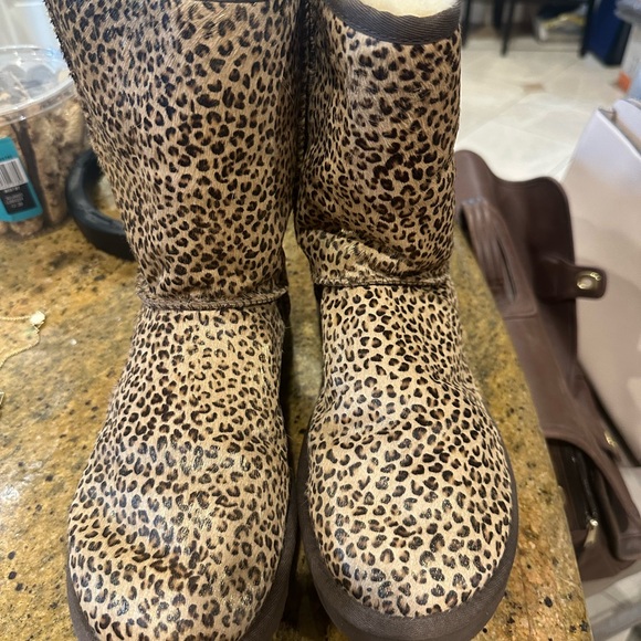Limited Edition UGG gently used boots - Picture 2 of 3